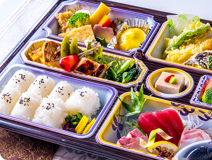 手作りの自社調理にこだわった「心温めるお弁当」をお届けいたします！